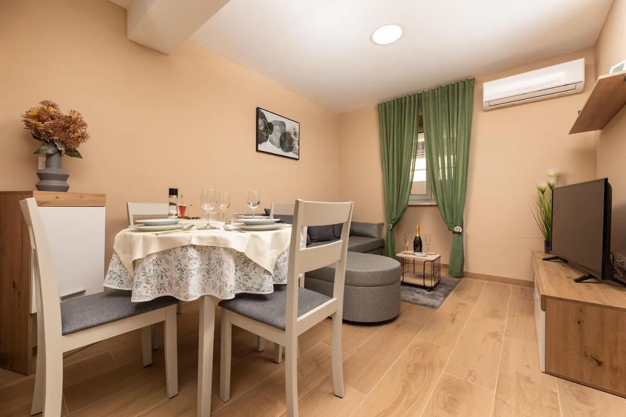Apartments Neptun バスカ