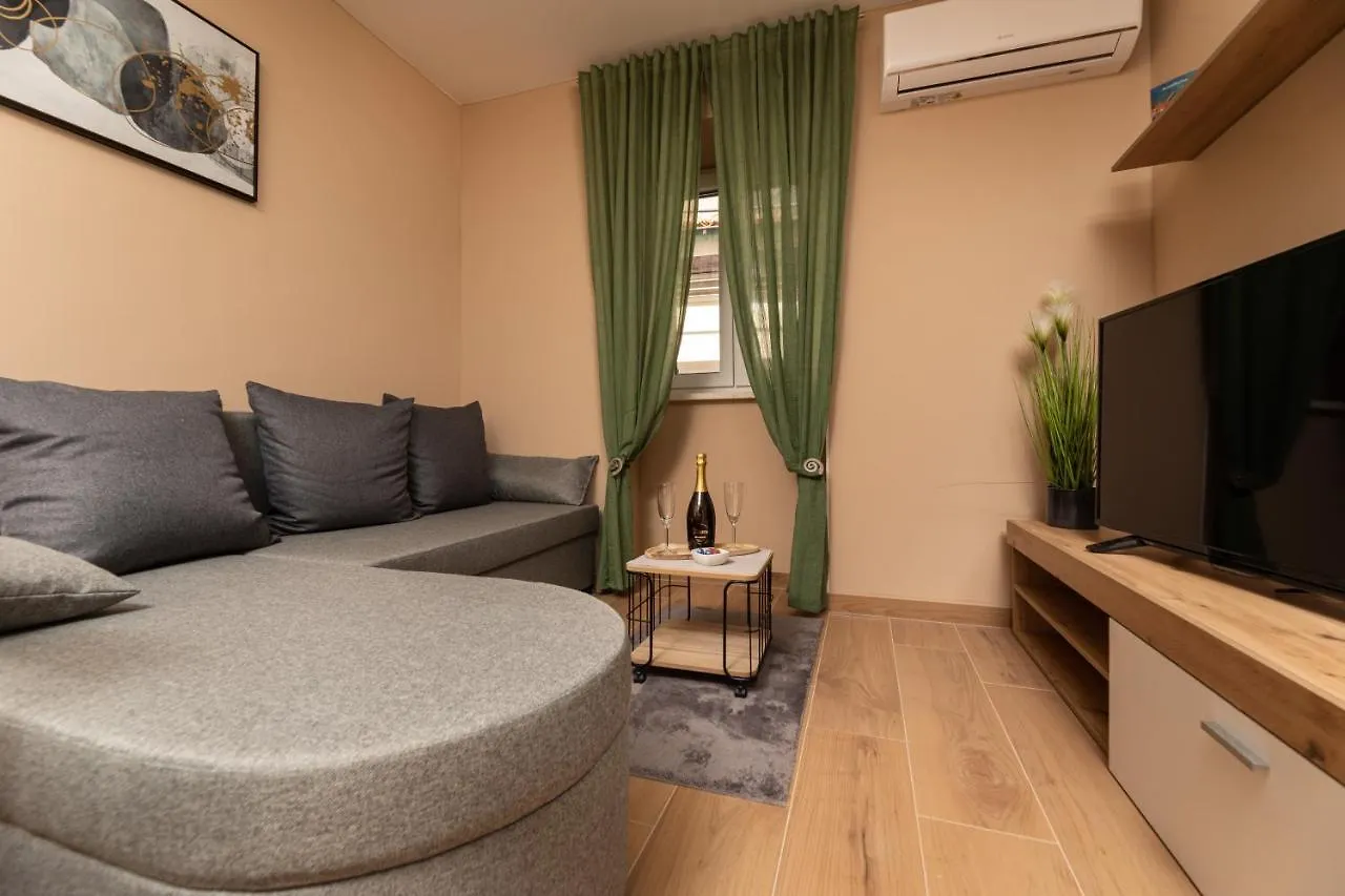 Apartments Neptun バスカ