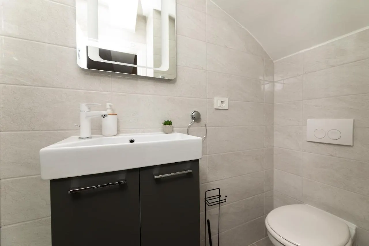 Apartments Neptun Baška 0*,  Croazia